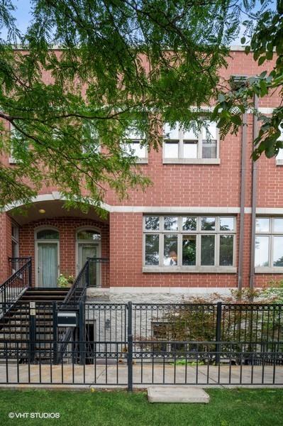 1812 S Calumet Ave, Chicago, IL 60616