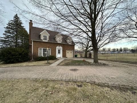 725 E 11th St, Lockport, IL 60441 photo 2