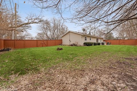 4517 Hilltop Dr, Mchenry, IL 60051 photo 14