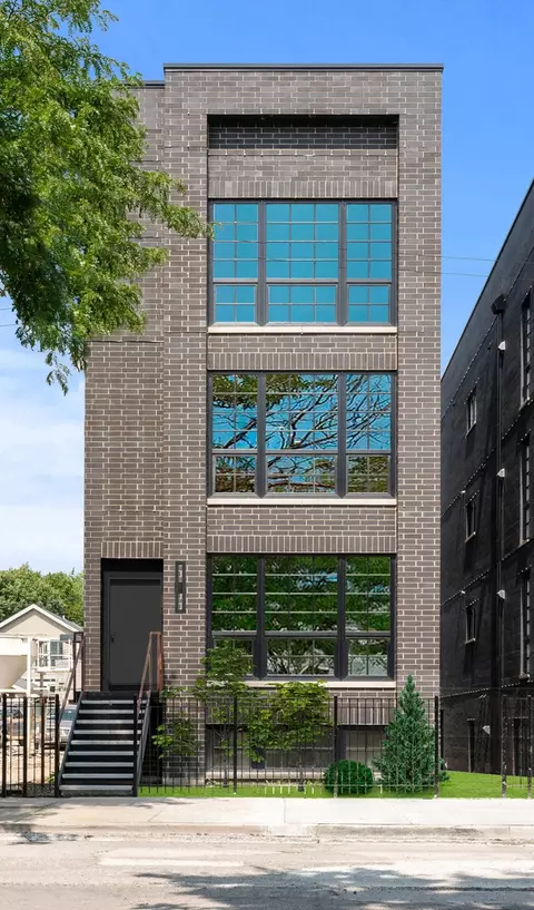 1938 W Belmont Ave #1, Chicago, IL 60657