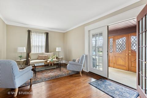 607 S Gables Blvd, Wheaton, IL 60187 photo 4