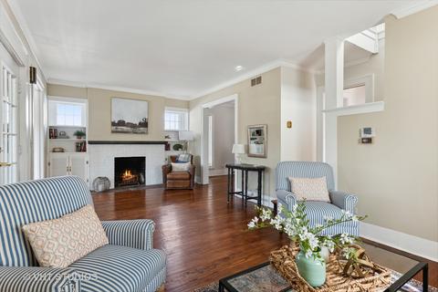 607 S Gables Blvd, Wheaton, IL 60187 photo 9