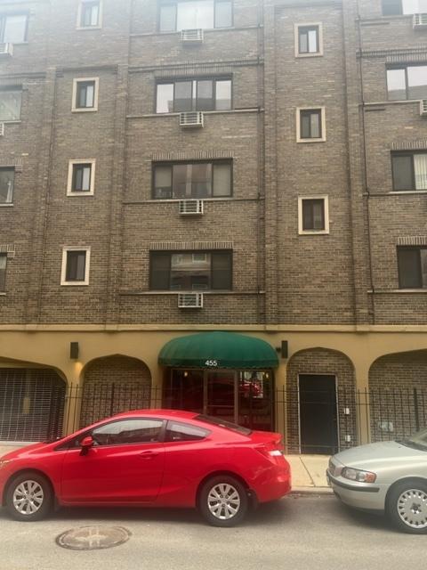 455 W Saint James Pl #402, Chicago, IL 60614