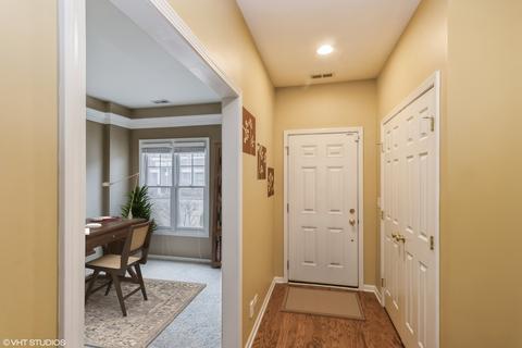 149 Dawson Dr, Elgin, IL 60120 photo 2