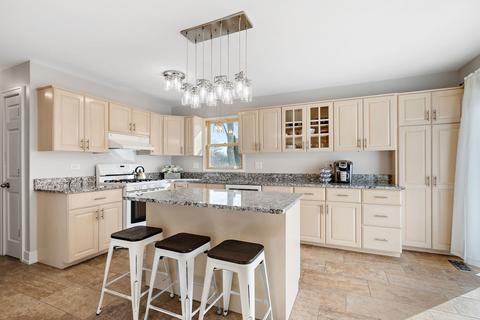 2236 Mecan Dr, Naperville, IL 60564 photo 9