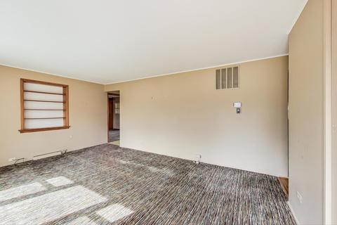 2106 Sigwalt St, Rolling Meadows, IL 60008 photo 3