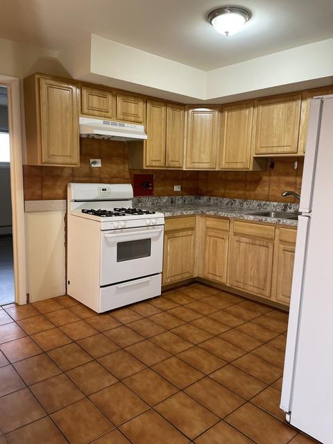 105 Dover Dr #4, Des Plaines, IL 60018 photo 10