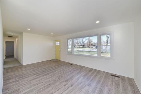 404 Geneva Pl, Wheaton, IL 60187 photo 2