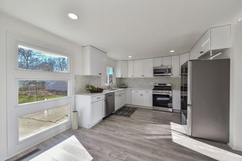 404 Geneva Pl, Wheaton, IL 60187 photo 4