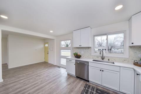404 Geneva Pl, Wheaton, IL 60187 photo 6