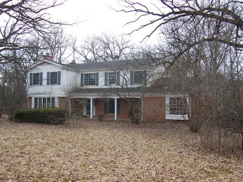 33 W456 Woodmere Ln, Wayne, IL 60184