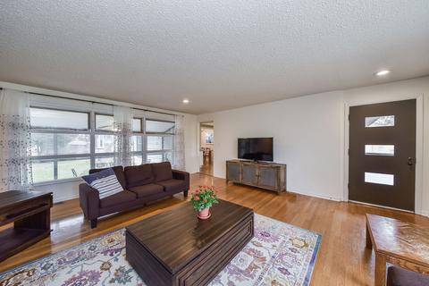 215 Wakeman Ave, Wheaton, IL 60187 photo 3