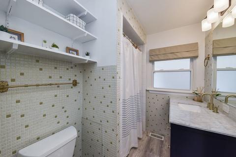 215 Wakeman Ave, Wheaton, IL 60187 photo 18
