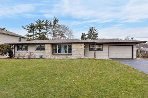 215 Wakeman Ave, Wheaton, IL 60187 photo 1
