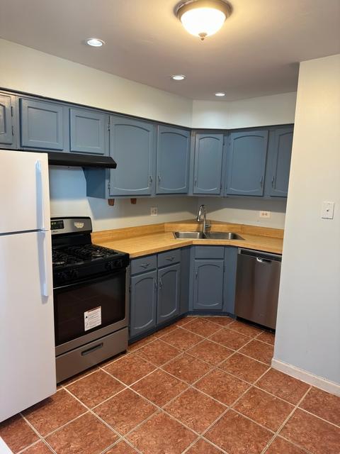 207 Gregory St #17, Aurora, IL 60504 photo 11