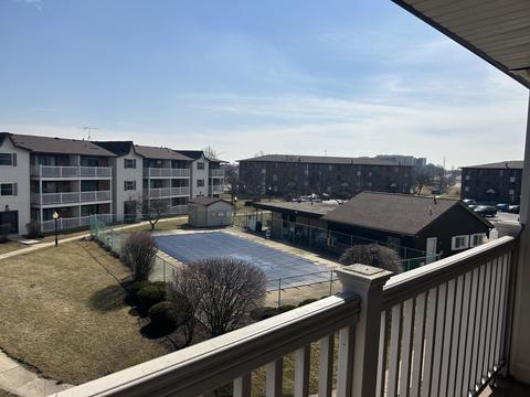 207 Gregory St #17, Aurora, IL 60504 photo 2