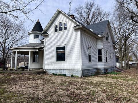 403 E 3rd St, Brocton, IL 61917 photo 3