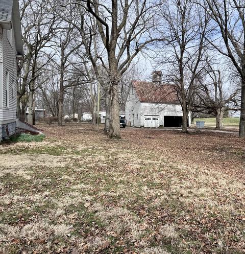 403 E 3rd St, Brocton, IL 61917 photo 37