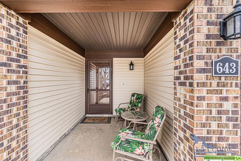 643 Sutton Ct, Wheeling, IL 60090 photo 3