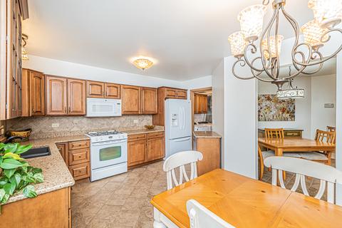 643 Sutton Ct, Wheeling, IL 60090 photo 13