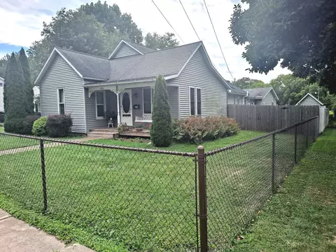 454 S Market St, Monticello, IL 61856