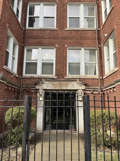 7000 S Paxton Ave #3, Chicago, IL 60649