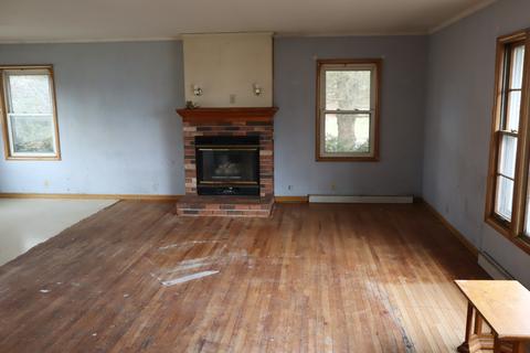 304 E Van Buren St, Ohio, IL 61349 photo 4