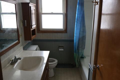 304 E Van Buren St, Ohio, IL 61349 photo 7