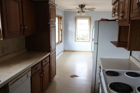 304 E Van Buren St, Ohio, IL 61349 photo 6