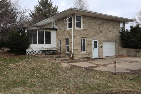 304 E Van Buren St, Ohio, IL 61349 photo 2