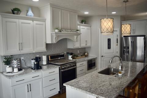 807 Table Rock Cir, Normal, IL 61761 photo 7