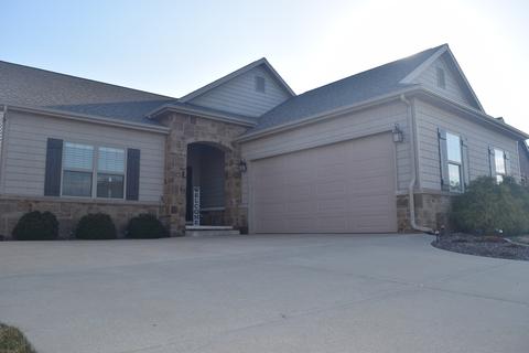 807 Table Rock Cir, Normal, IL 61761 photo 2