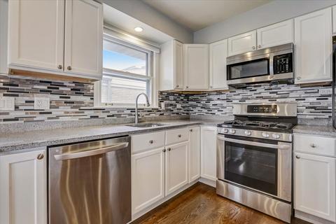 132 Ambleside Rd, Des Plaines, IL 60016 photo 8