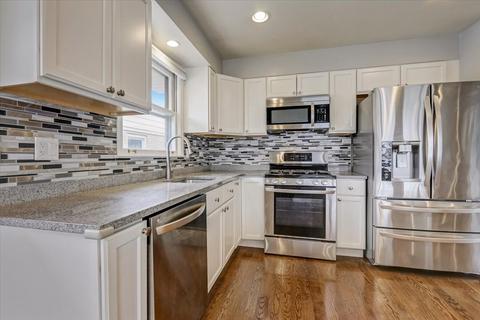 132 Ambleside Rd, Des Plaines, IL 60016 photo 9