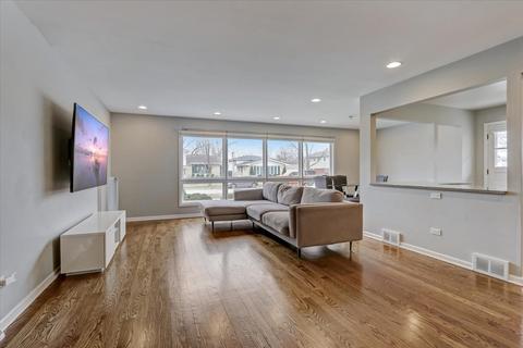 132 Ambleside Rd, Des Plaines, IL 60016 photo 4