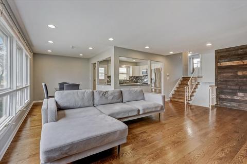 132 Ambleside Rd, Des Plaines, IL 60016 photo 5