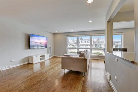 132 Ambleside Rd, Des Plaines, IL 60016 photo 3