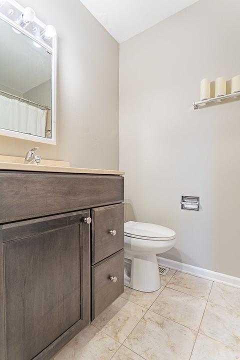 1586 Cornell Cir, Hoffman Estates, IL 60169 photo 13