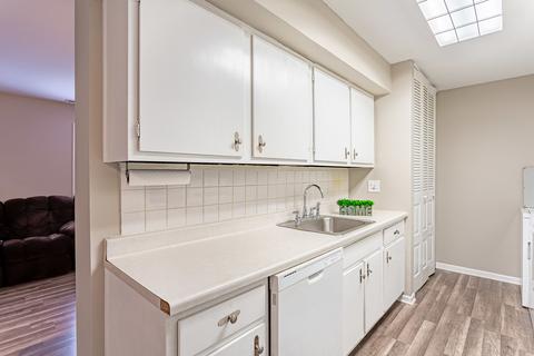 1586 Cornell Cir, Hoffman Estates, IL 60169 photo 7