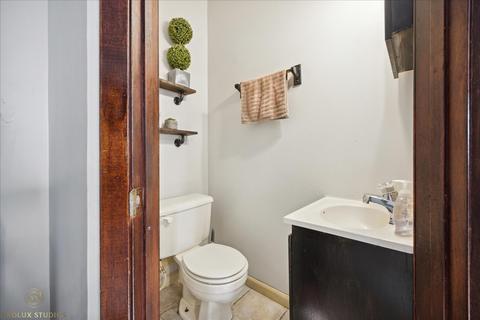 560 E Cass St, Joliet, IL 60432 photo 5