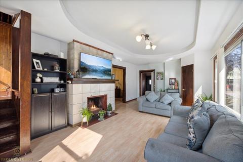 560 E Cass St, Joliet, IL 60432 photo 2
