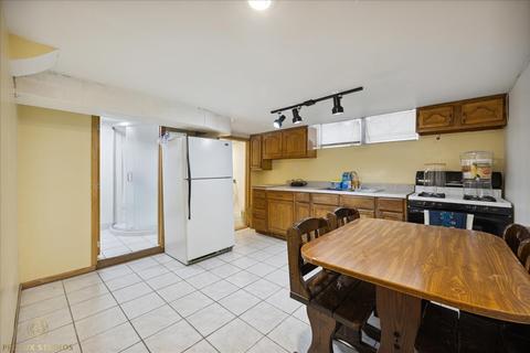560 E Cass St, Joliet, IL 60432 photo 13