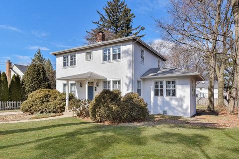 411 E Jefferson Ave, Wheaton, IL 60187