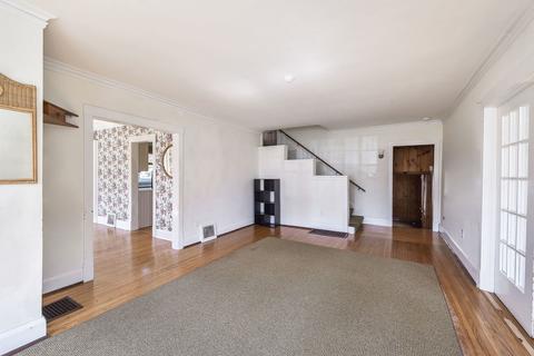 411 E Jefferson Ave, Wheaton, IL 60187 photo 2
