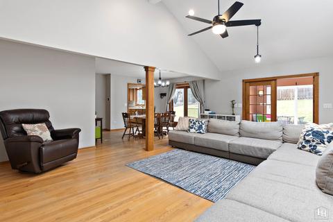 355 Hillhurst Dr, Cary, IL 60013 photo 5