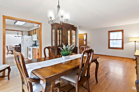 355 Hillhurst Dr, Cary, IL 60013 photo 8