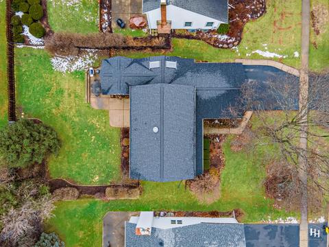 355 Hillhurst Dr, Cary, IL 60013 photo 2
