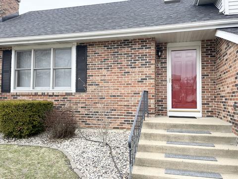 683 Woodstock Ln, Bourbonnais, IL 60914 photo 2