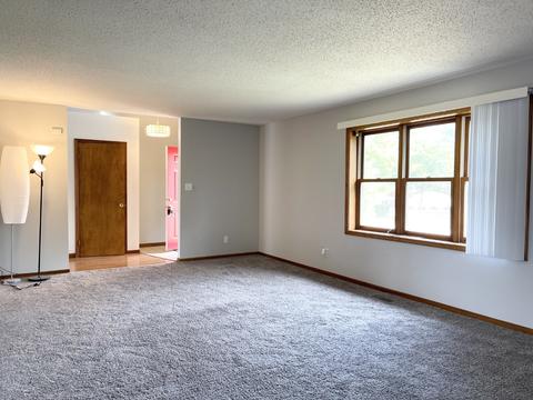 683 Woodstock Ln, Bourbonnais, IL 60914 photo 3