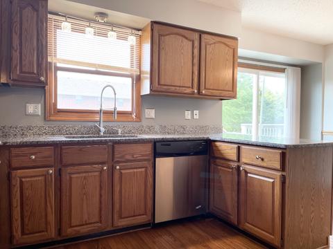 683 Woodstock Ln, Bourbonnais, IL 60914 photo 8